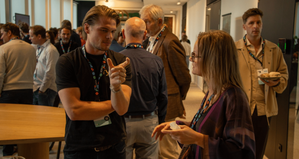 Ondernemers in gesprek op een netwerk event